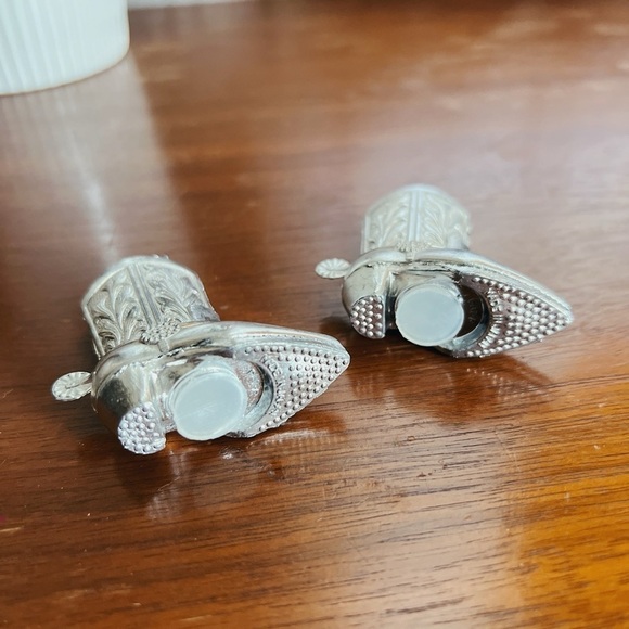Black Hills SD Silver Cowboy Boot Salt & Pepper Shakers | Vintage Western Decor - Picture 4 of 4